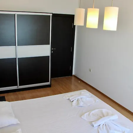 менада рокамар