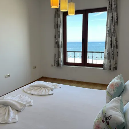 менада рокамар *