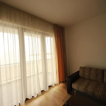 менада рокамар