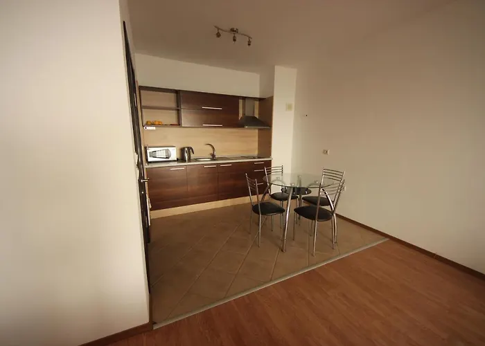 Menada Rocamar ツァレヴォ