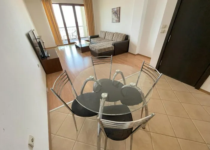 Menada Rocamar ツァレヴォ